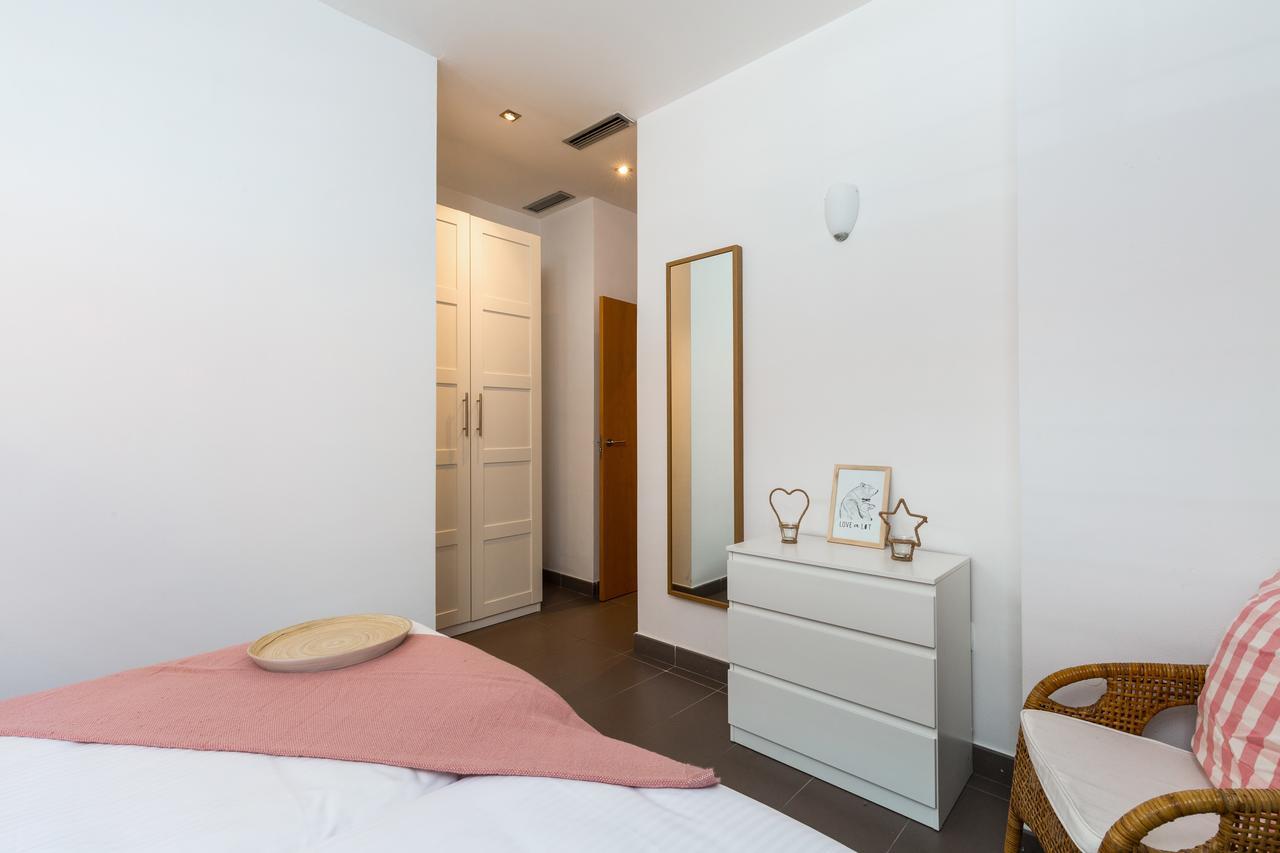 Apartamentos Cornellalux 2 Cornellà de Llobregat Exterior foto